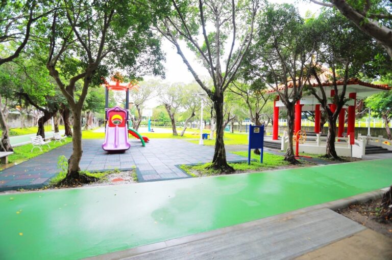 華東公園整修後的環園步道更為平整且容易步行