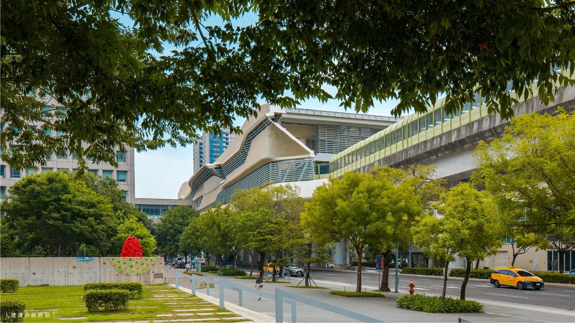 台中捷運市政府站雙捷交會點：步行可達捷運綠線與藍線樞紐，遠雄夏綠蒂位居雙捷之上，實現城市移動的極速與自由。